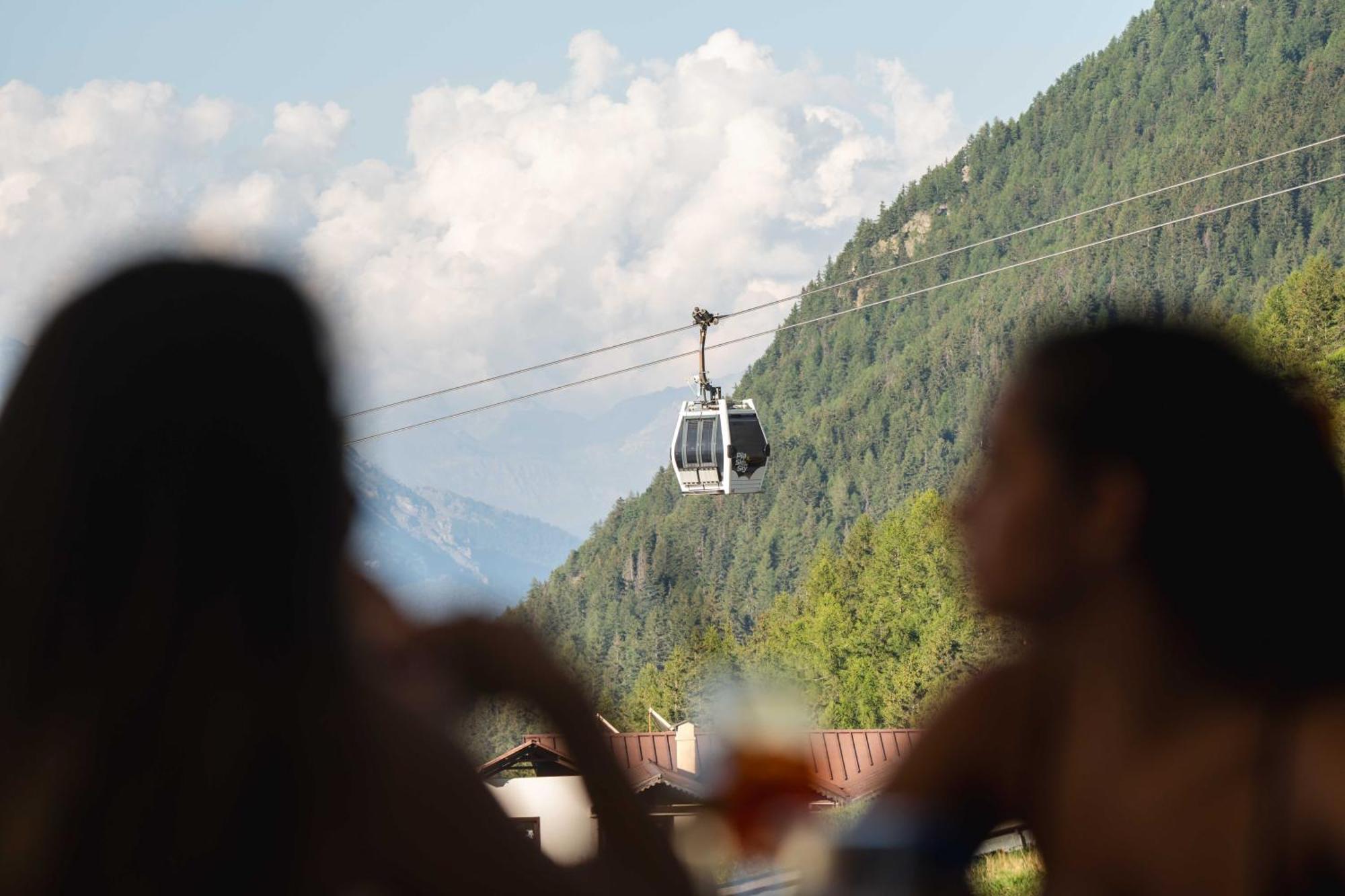 Chalet Des Alpes เกรสซาน ภายนอก รูปภาพ