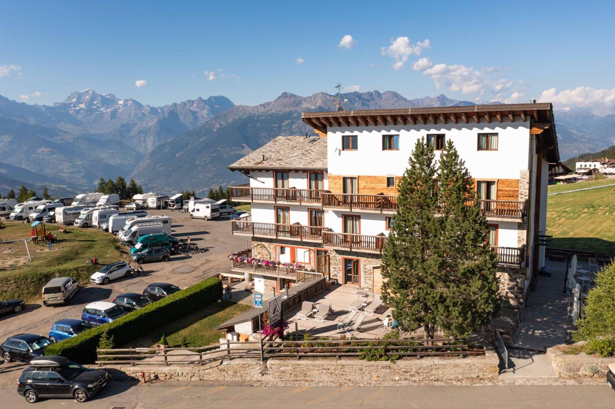 Chalet Des Alpes เกรสซาน ภายนอก รูปภาพ
