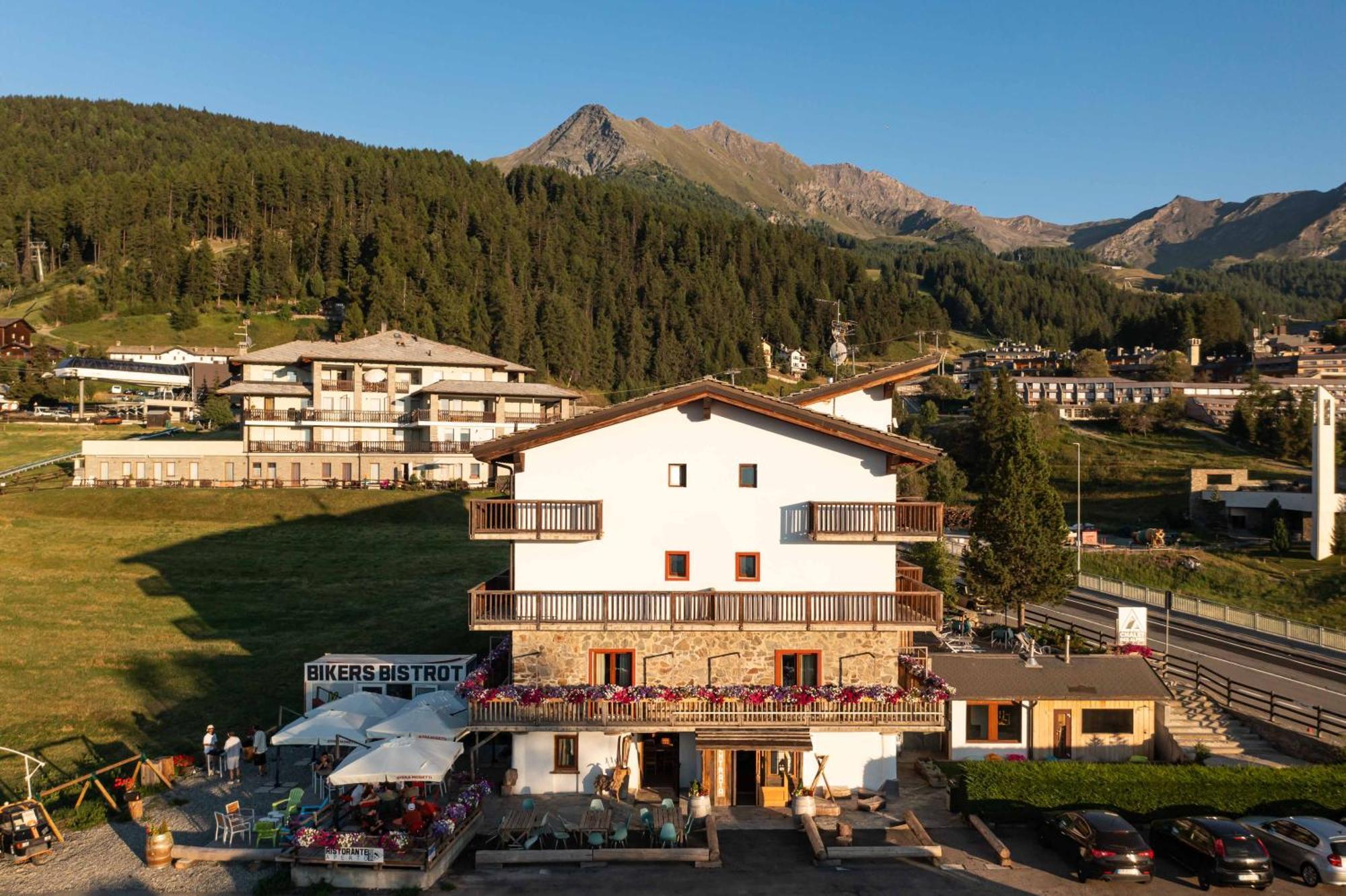 Chalet Des Alpes เกรสซาน ภายนอก รูปภาพ